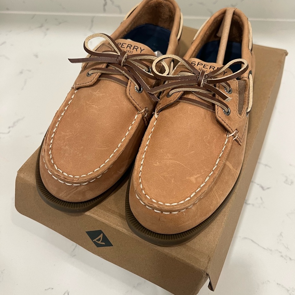 New in box Boys size 4 Sperry Slip on Sahara